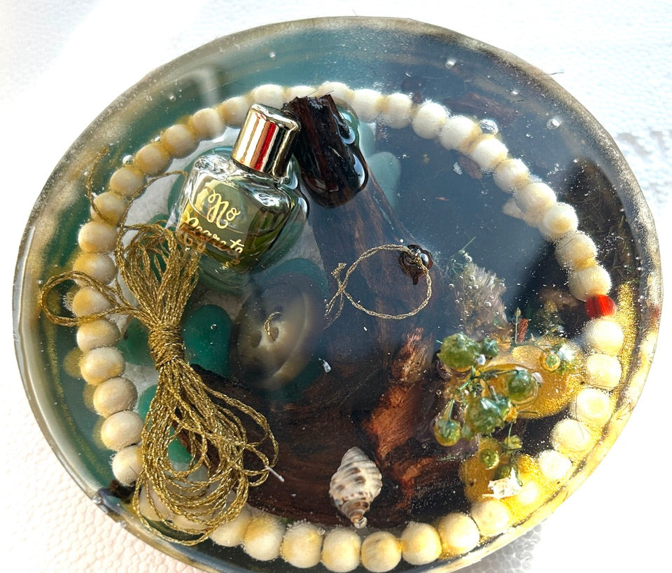 Driftwood Cove & Gold Thread Resin Paperweight – Miniature World