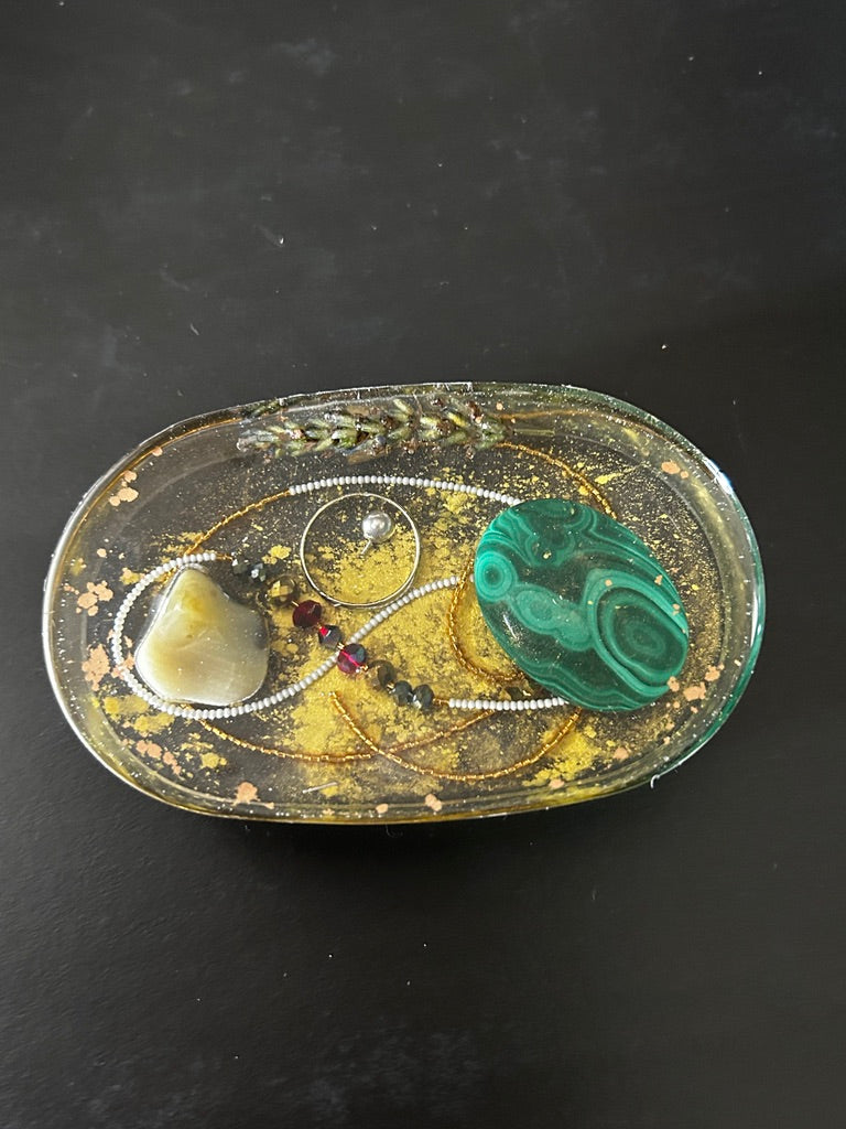 Malachite, Garnet & Gold Oval Resin Paperweight – Miniature World 3x5x1 inch with malachite stone and gold amber resin