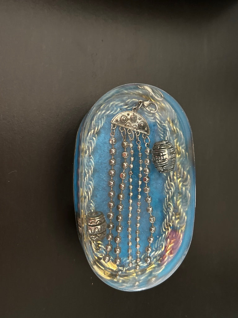 Silver Jellyfish & Crystal Tentacle Oval Resin Paperweight – Miniature World with ornate silver jellyfish and crystal tentacle chains in periwinkle iridescent resin