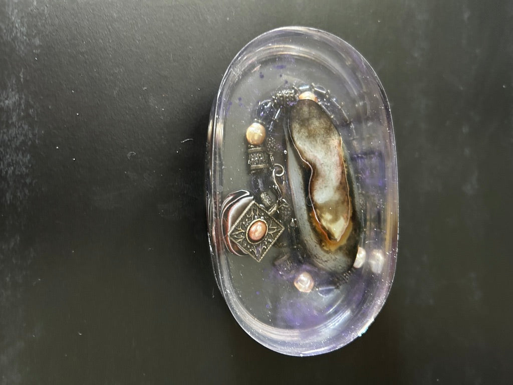 Mussel Shell, Cameo Pendant & Hematite Oval Resin Paperweight – Miniature World horizontal 5x3x1 inch with mussel shell and Victorian cameo in clear lavender resin