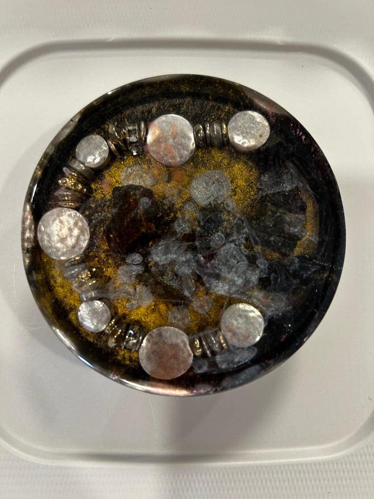 Baroque Pearl Ring, Raw Crystal & Gold Moss Circle Resin Paperweight – Miniature World No. 50 with baroque pearl mandala and raw crystal cluster in black espresso resin